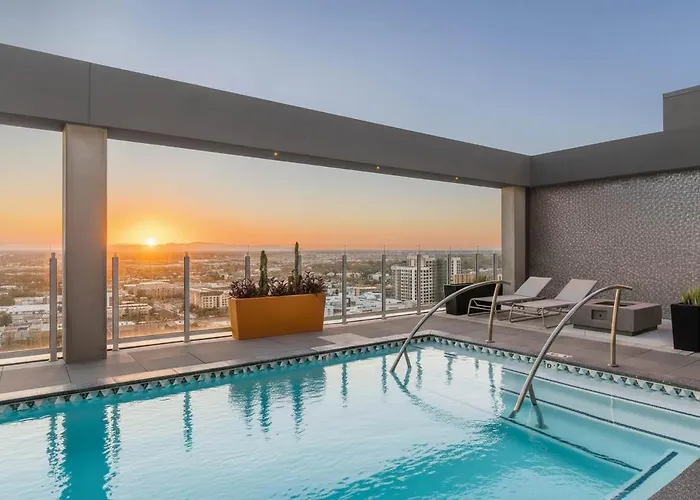 Apartment Boulevard Highrise Stu Sky Pool Parking Gym 19 *